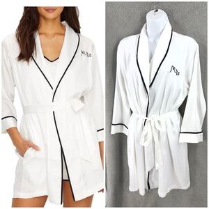 Kate Spade MRS Short Robe Women Size Medium Wedding Bachelorette Honeymoon Bride